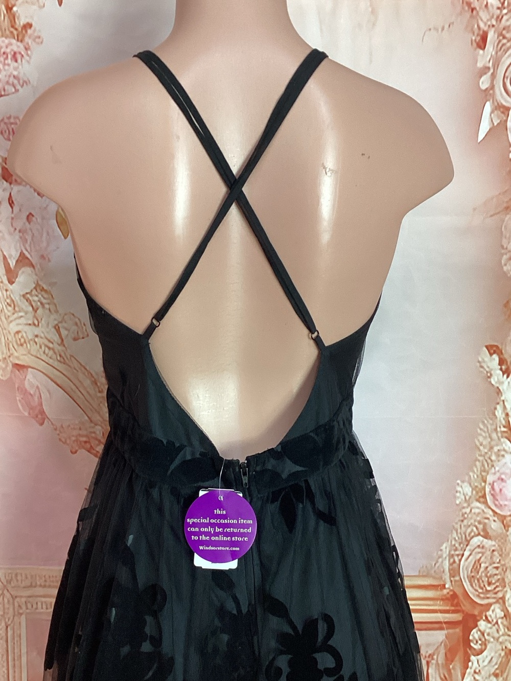 Windsor Black Floral Appliqué V-Neck Maxi Dress - Picture 5 of 10